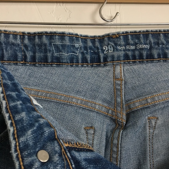 Levis High Rise Skinny Jeans - Picture 6 of 6